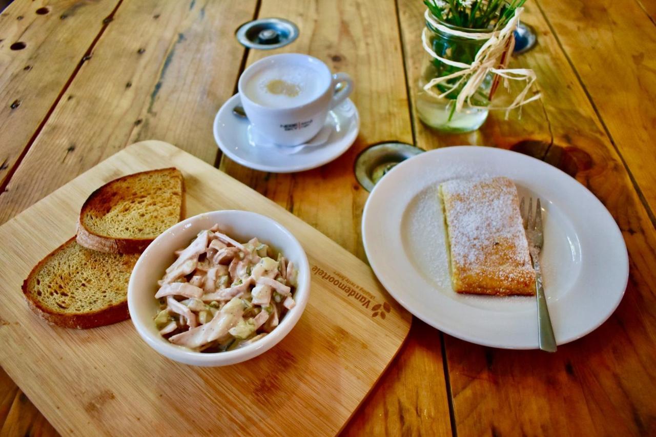 Penzion a Bistro Dílna Třeboň Exterior foto