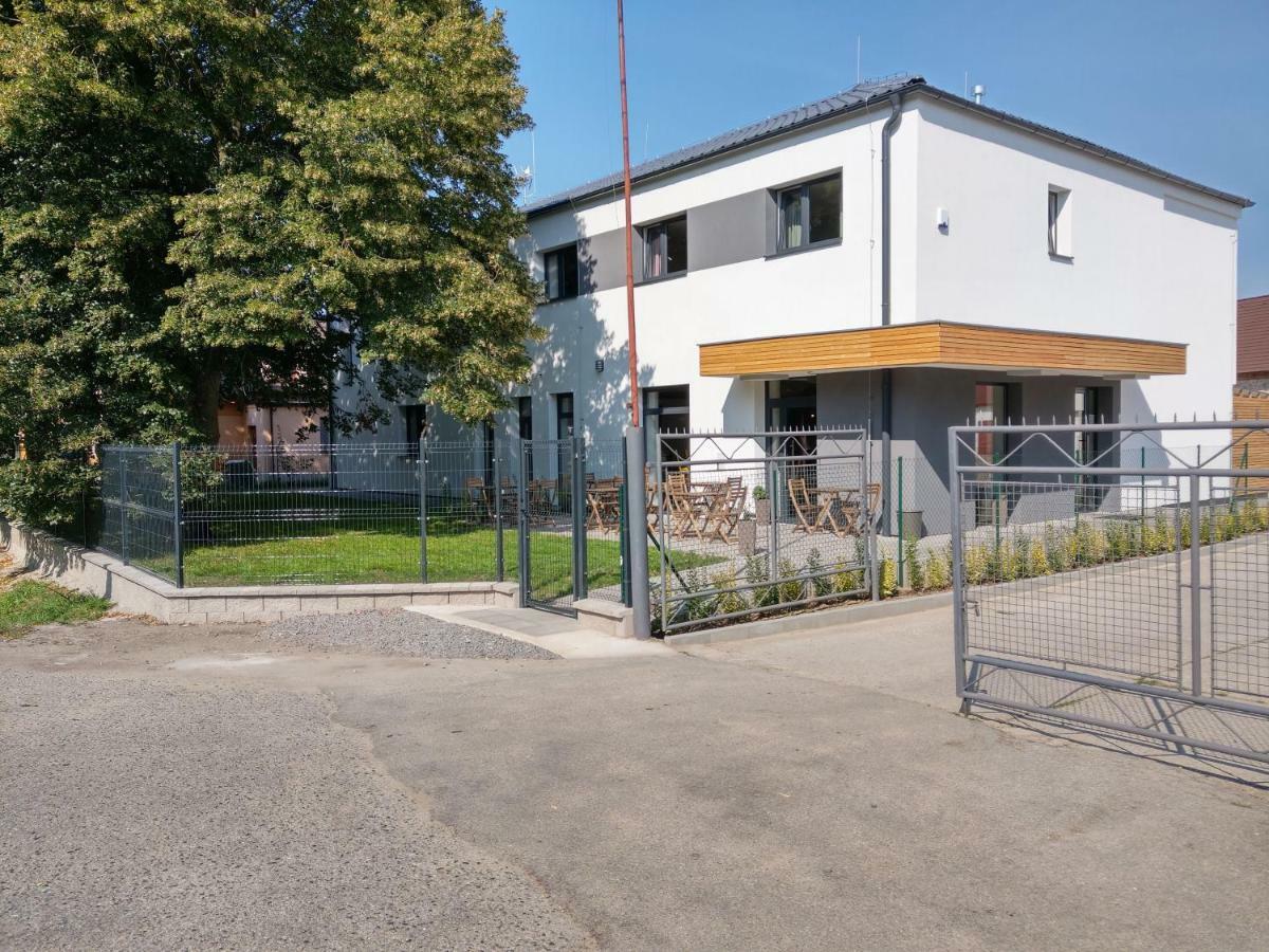 Penzion a Bistro Dílna Třeboň Exterior foto
