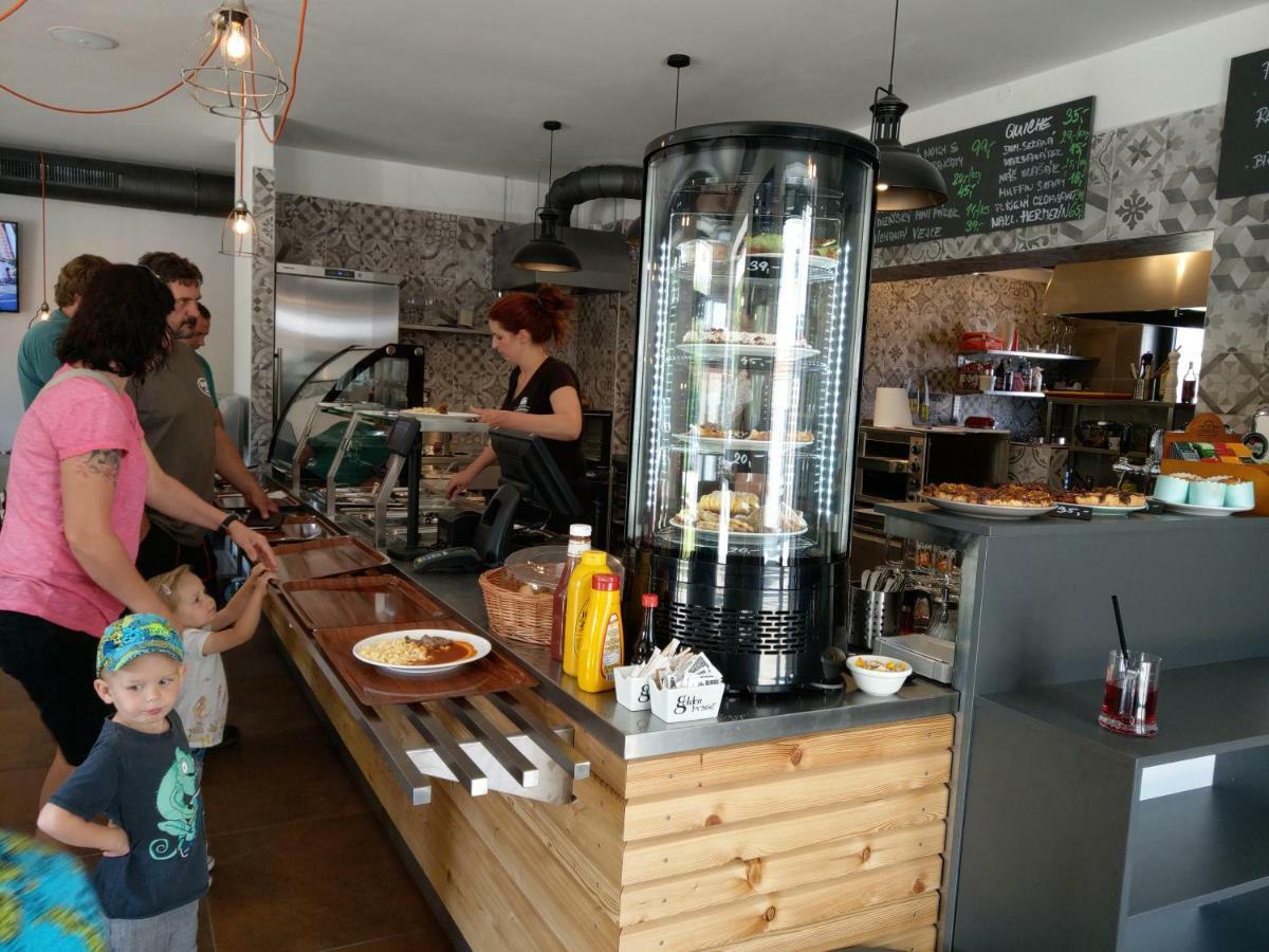 Penzion a Bistro Dílna Třeboň Exterior foto